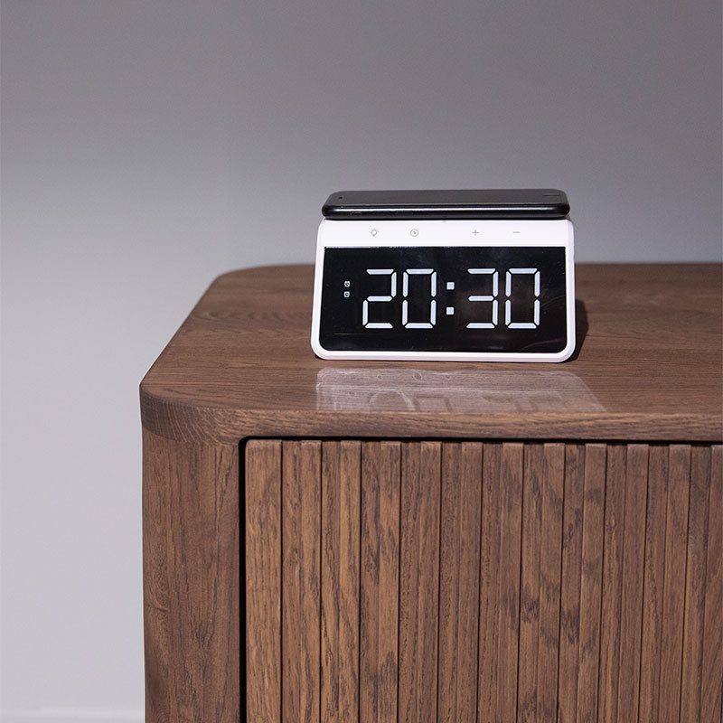 ARUQO Wecker Mit LED Display - Verschiedene Wecktöne In Weiß