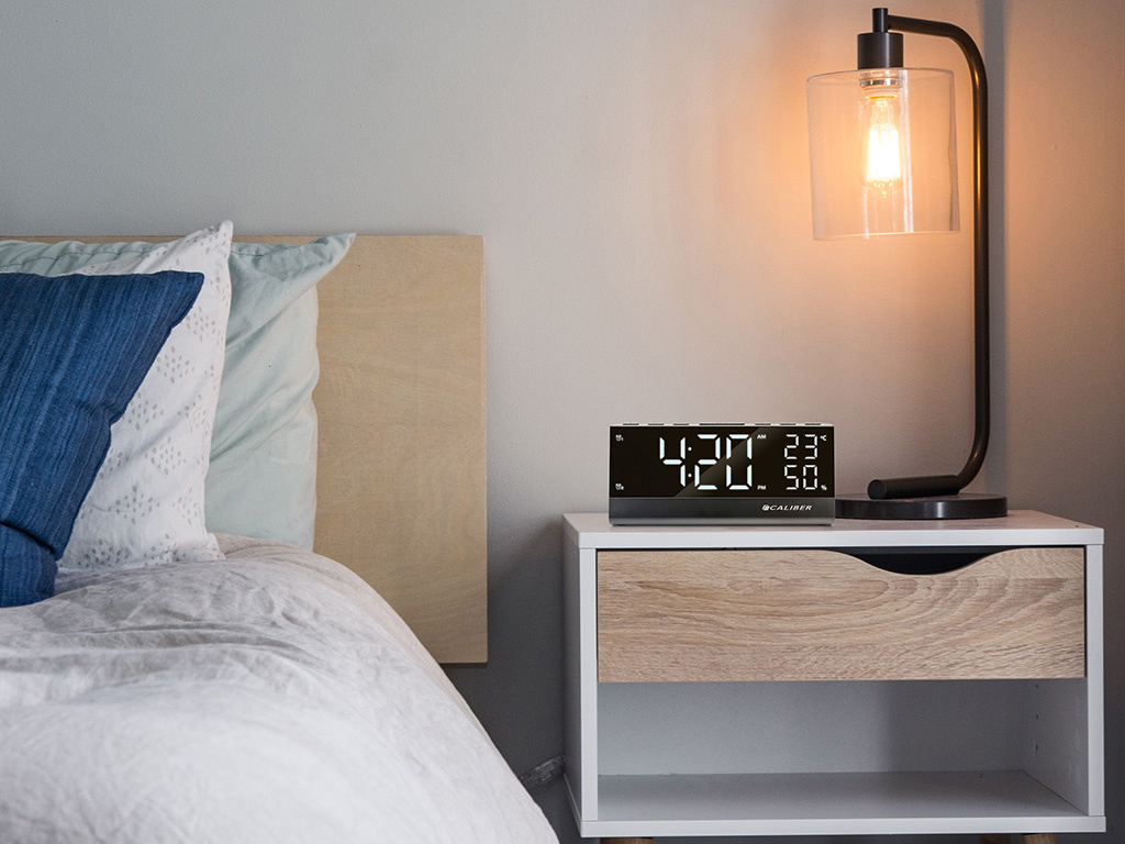 Digital clock radio with FM Radio - Temperature and humidity - Dual ...